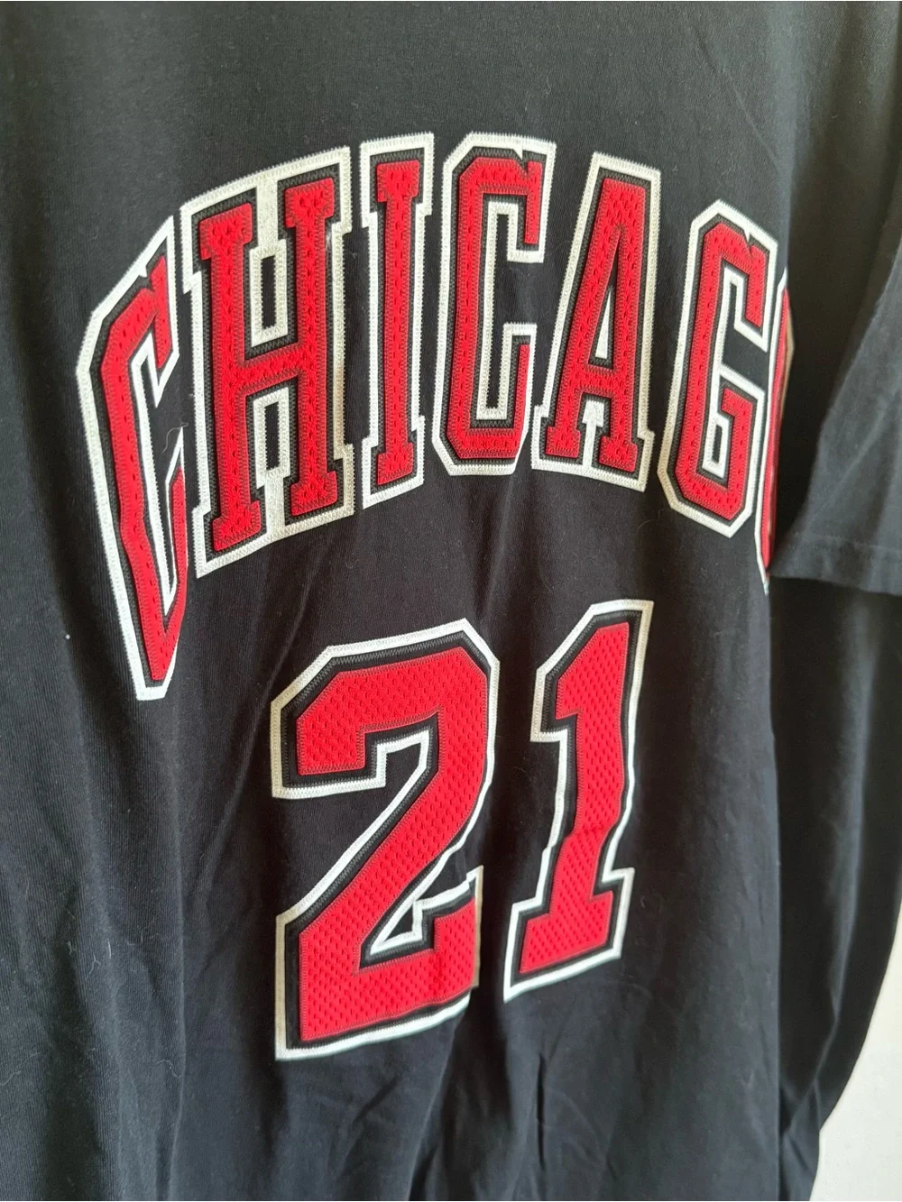 Men’s XL Black Adidas Chicago Bulls Jimmy Butler Sporty Gameday Athleisure Shirt